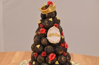 RECEPT: Čokoládovo-višňový croquembouche z Pečie celé Slovensko