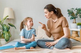 Bitka, krik či trestanie detí – je tradičná výchova správna?