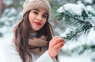 Líčenie v zime má svoje pravidlá: Ako docieliť, aby make-up vyzeral skvelo? Aké sú aktuálne trendy?